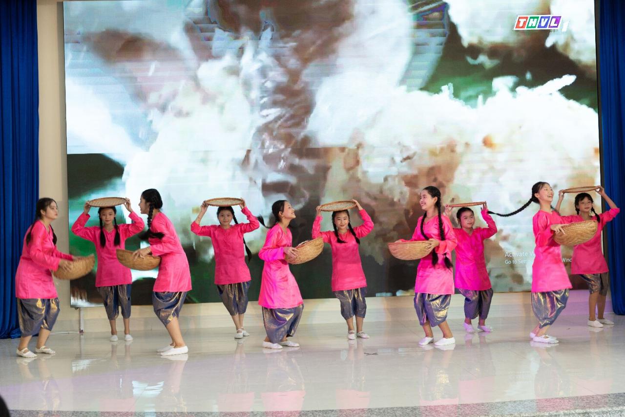 A group of women dancing on stage

Description automatically generated