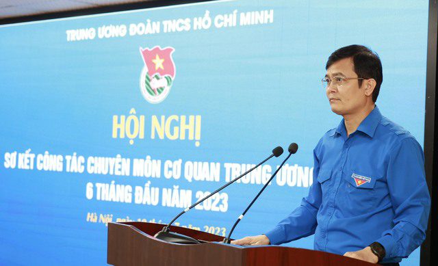 Anh Bùi Quang Huy: 'Việc chuyển đổi số đã giúp các cuộc họp bớt giấy tờ' - Ảnh 4. Anh Bùi Quang Huy: 'Việc chuyển đổi số đã giúp các cuộc họp bớt giấy tờ' - Ảnh 4.