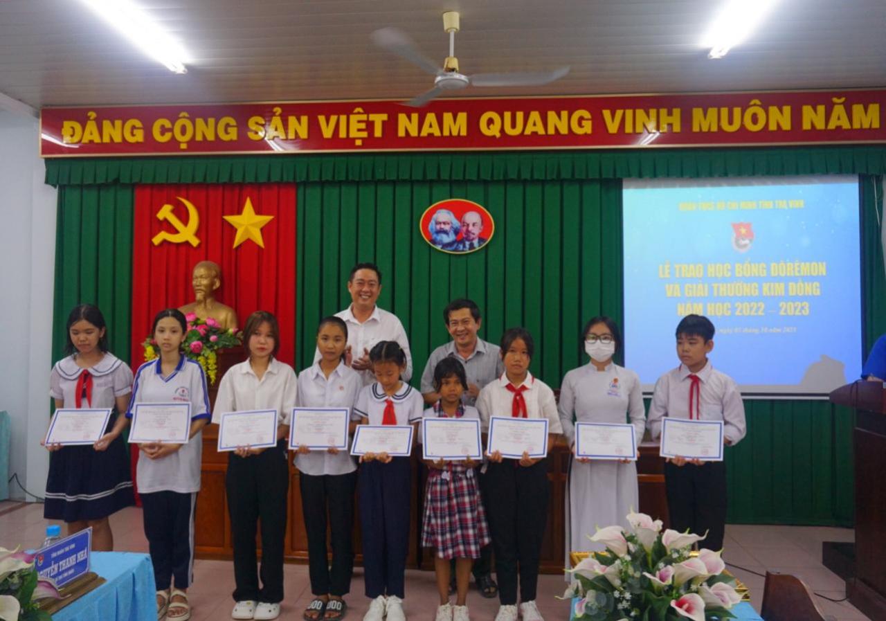 C:\Users\Administrator\Desktop\ảnh trao giải\z4755612897860_e3c17d5556efee017bc9742776b04d19.jpg