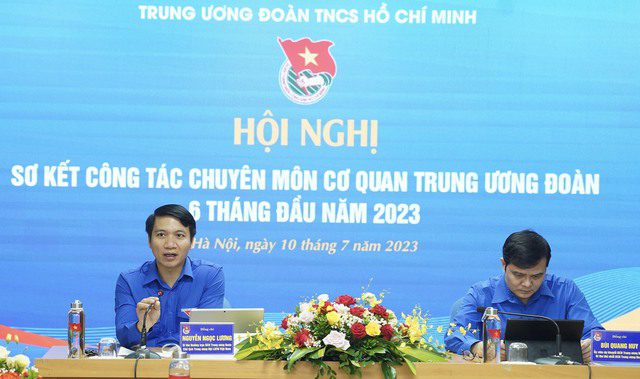 Anh Bùi Quang Huy: 'Việc chuyển đổi số đã giúp các cuộc họp bớt giấy tờ' - Ảnh 1. Anh Bùi Quang Huy: 'Việc chuyển đổi số đã giúp các cuộc họp bớt giấy tờ' - Ảnh 1.