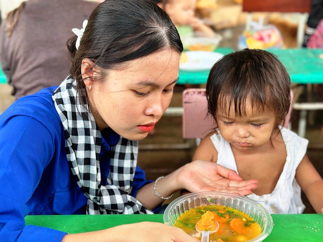 'Cõng' điện, đưa nước sạch về bản- Ảnh 5.