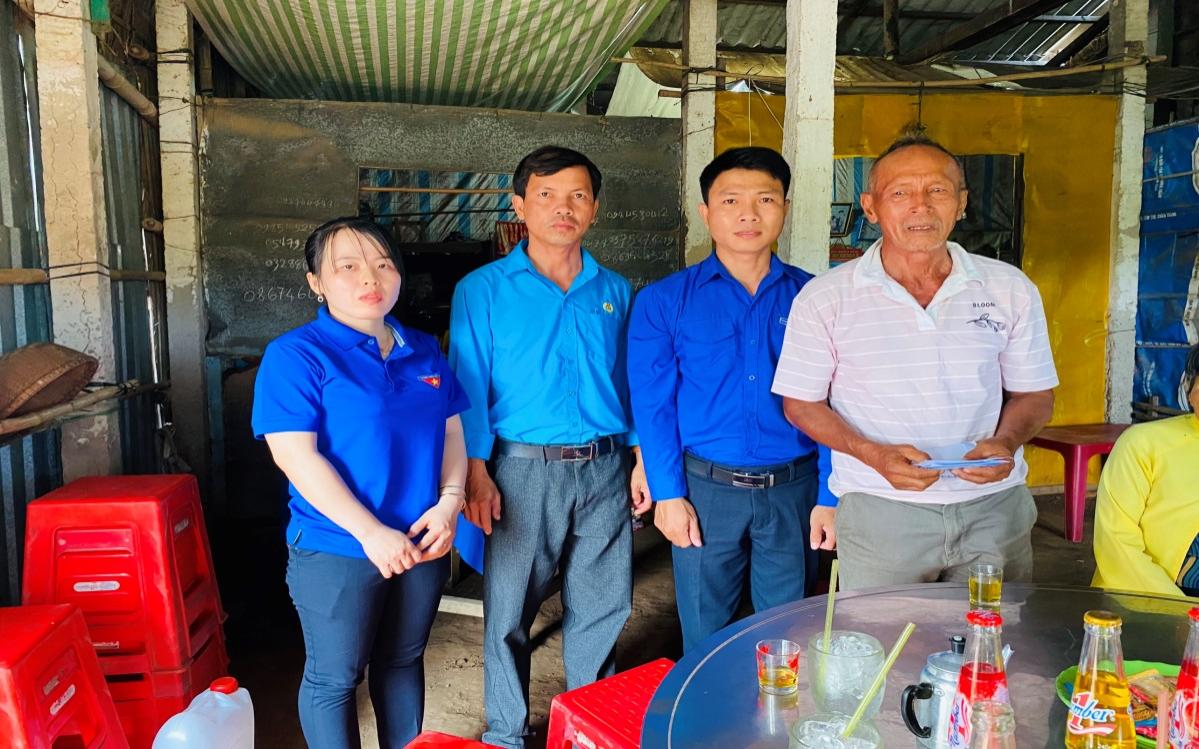 D: LÊ VĨNH LÂM\Năm 2023\Hình ảnh, tin bài\Thăm hỏi gia đình có trẻ em đuối nước NL\z4129150699108_486ea5cba9df3dd0cf63d2bdd04e0d32.jpg