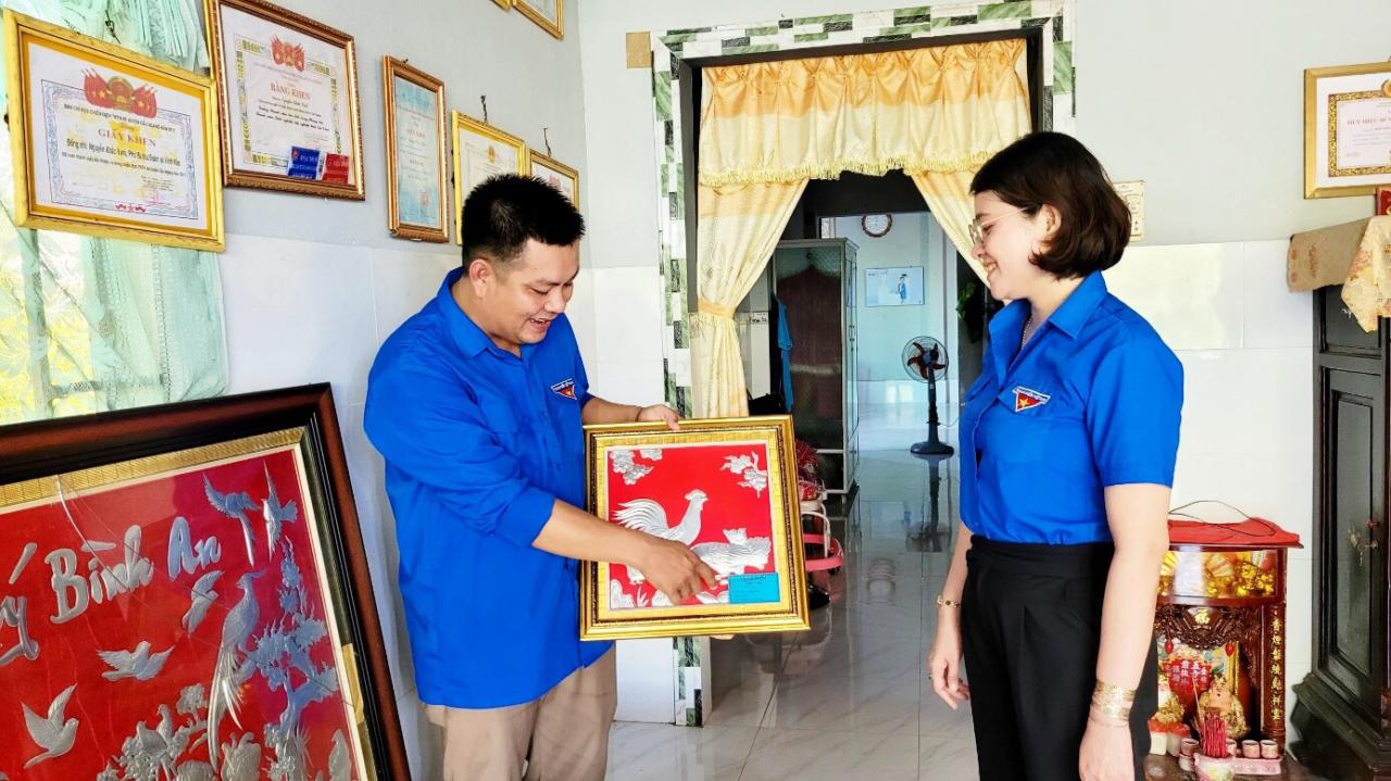 D:\Diễm My 2023. MINH CHỨNG TWĐ.15\hình\mô hình tranh nhôm.jpg