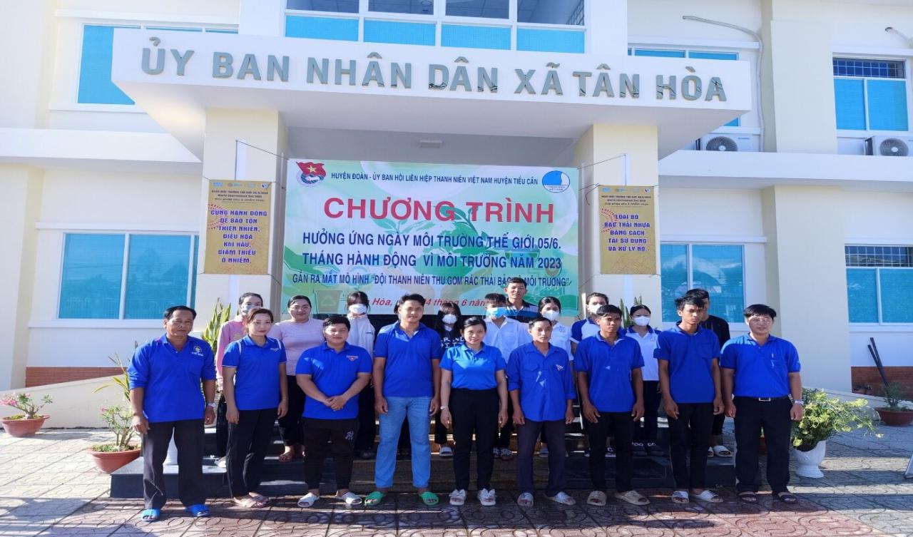 D:\Diễm My 2023. MINH CHỨNG TWĐ\Văn bản mc đã chỉnh\tin bài gửi trinh đăng\chỉnh sửa bài viết để hoàn thiện minh chứng.14\ra mắt mô hình Đội thanh niên gom rác huyện tiểu cần.jpg