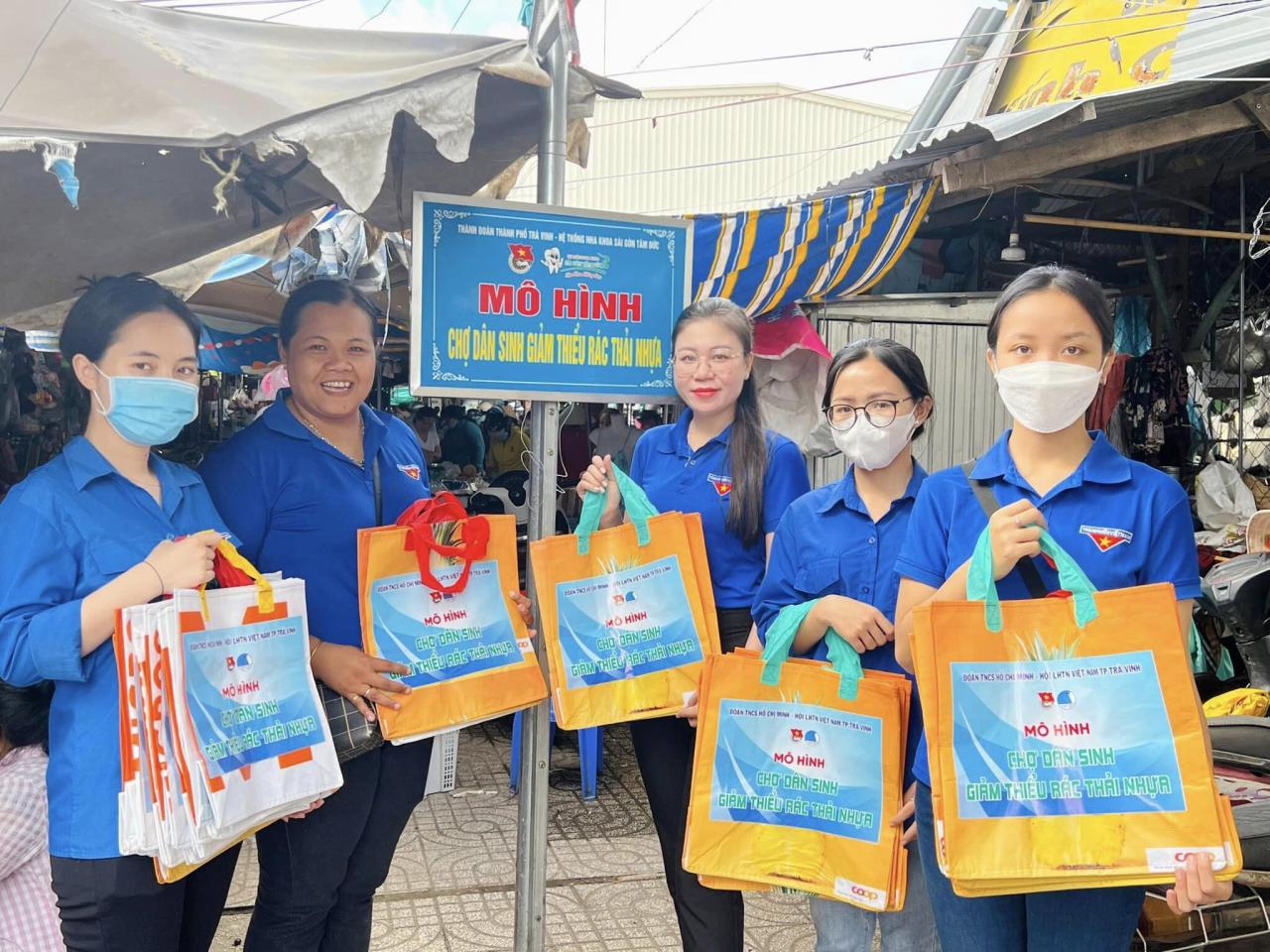 D:\Diễm My 2023. MINH CHỨNG TWĐ\Văn bản mc đã chỉnh\tin bài gửi trinh đăng\chỉnh sửa bài viết để hoàn thiện minh chứng.14\mô hình chợ dân sinh giảm thiểu rác thải nhựa tp Trà Vinh.jpg