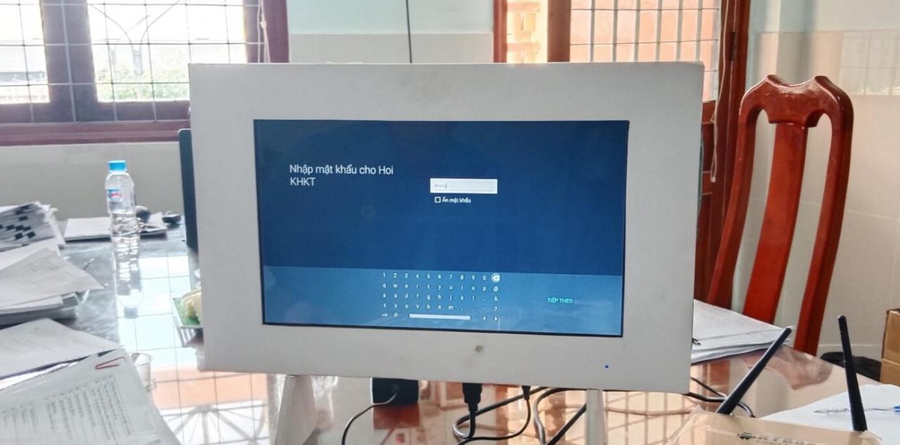 D:\Diễm My 2023. MINH CHỨNG TWĐ\Văn bản mc đã chỉnh\tin bài gửi trinh đăng\chỉnh sửa bài viết để hoàn thiện minh chứng\hình 7.15\màn hình latop từ tivi.jpg