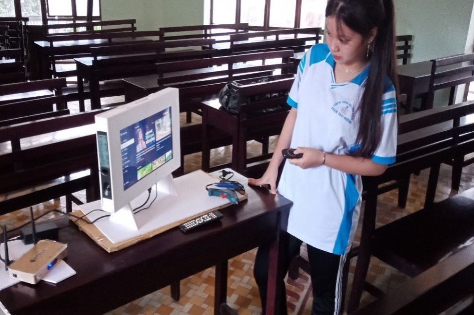 D:\Diễm My 2023. MINH CHỨNG TWĐ\Văn bản mc đã chỉnh\tin bài gửi trinh đăng\chỉnh sửa bài viết để hoàn thiện minh chứng\hình 7.15\hình ảnh thiết kế mô hình màn hình laptop thành vivi.jpg