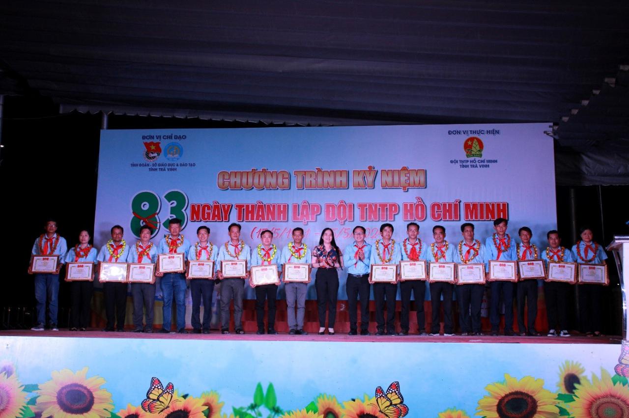 E:\THẢO MY. HỘI ĐỒNG ĐỘI NĂM HỌC 2023 - 2024\Tin bài (09.5) Ảnh Kỷ niẹm 83 năm\z5426046056639_06c5d889f16ff9d026203323b347e615.jpg