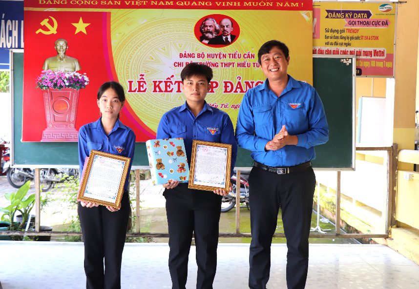 F:2 THANG-HUYEN ĐOANNAM 2023CÔNG TÁC ĐOÀNẢNH HOẠT ĐỘNGKET NAP DANG VIEN THPT9.JPG