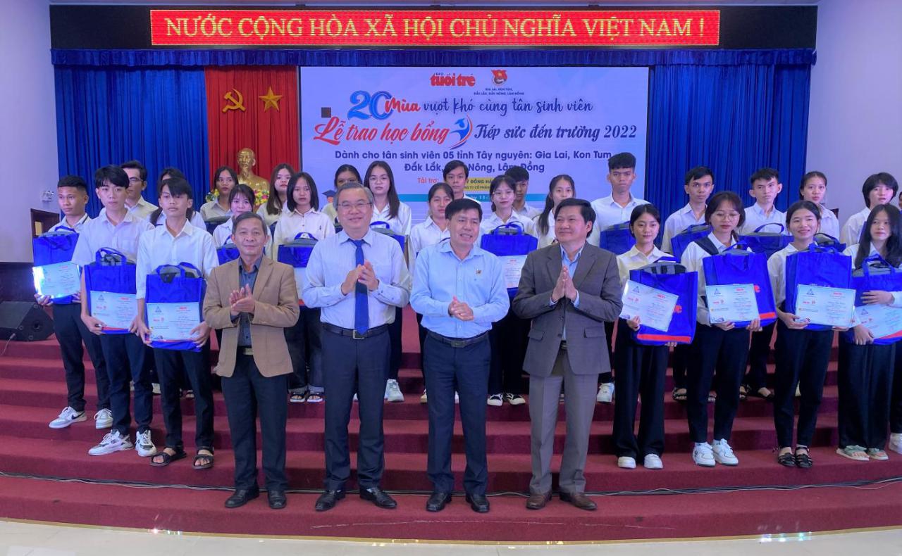 133152820259540455_Các Tân sinh viên được nhận học bổng Tiếp sức đến trường năm 2022