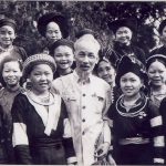 1540291934-bac-ho-voi-chien-si-nguoi-dan-toc-198147