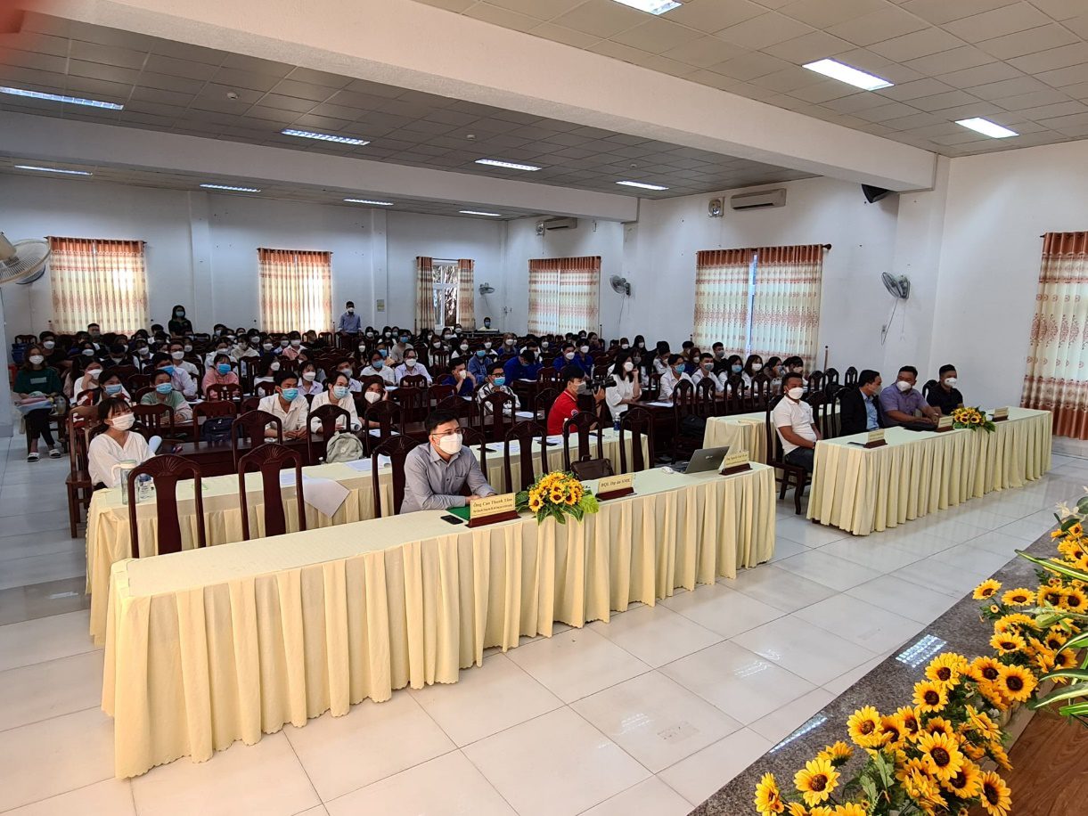 A group of people in a church
Description automatically generated with medium confidence