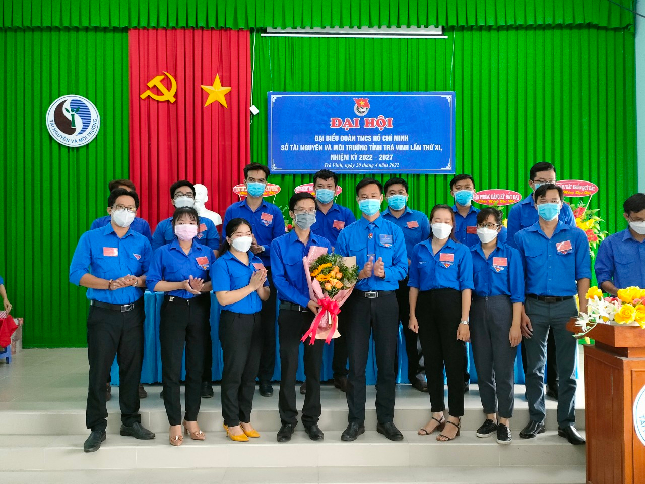 A group of people posing for a photo

Description automatically generated