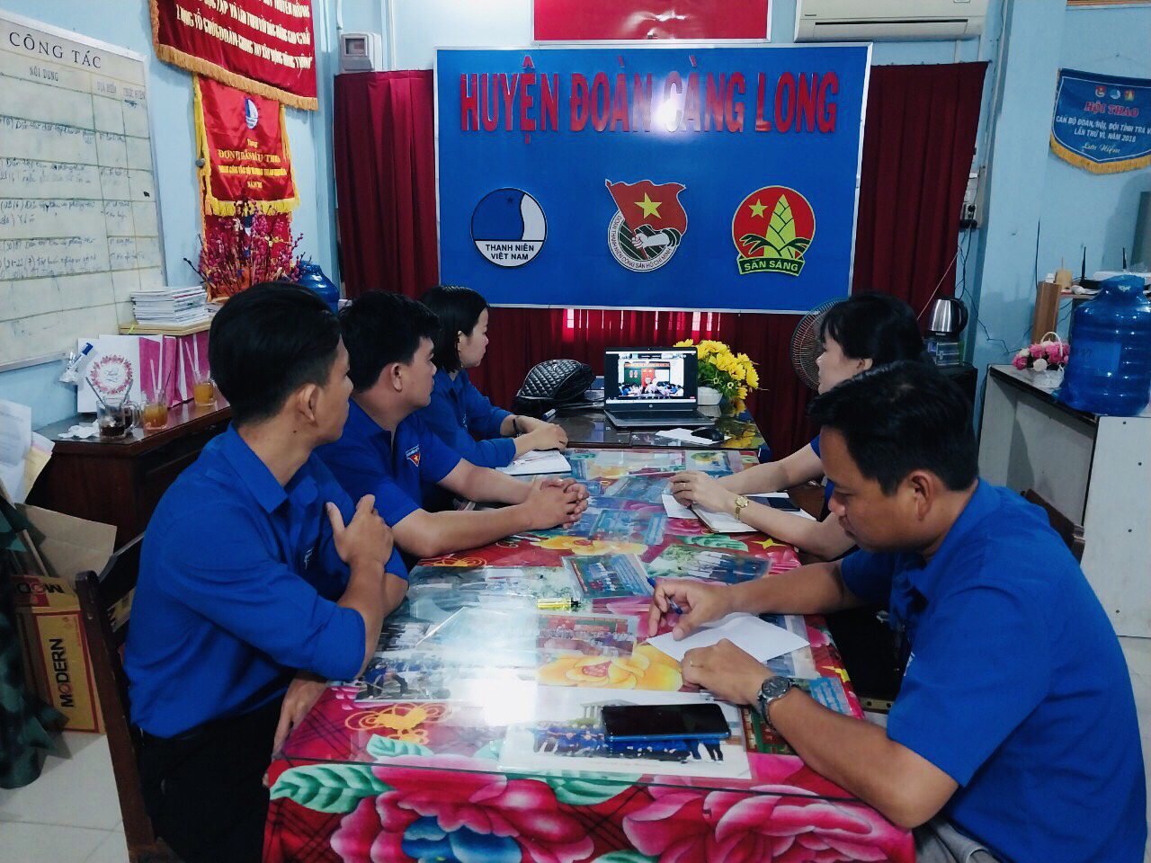 A group of people sitting at a table Description automatically generated with low confidence