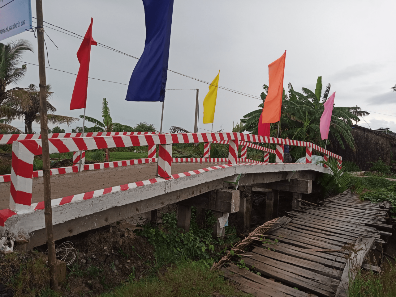 A picture containing sky, grass, outdoor, railroad

Description automatically generated