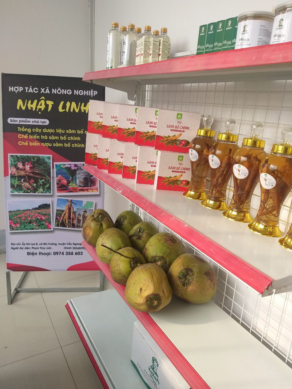 A picture containing text, indoor Description automatically generated