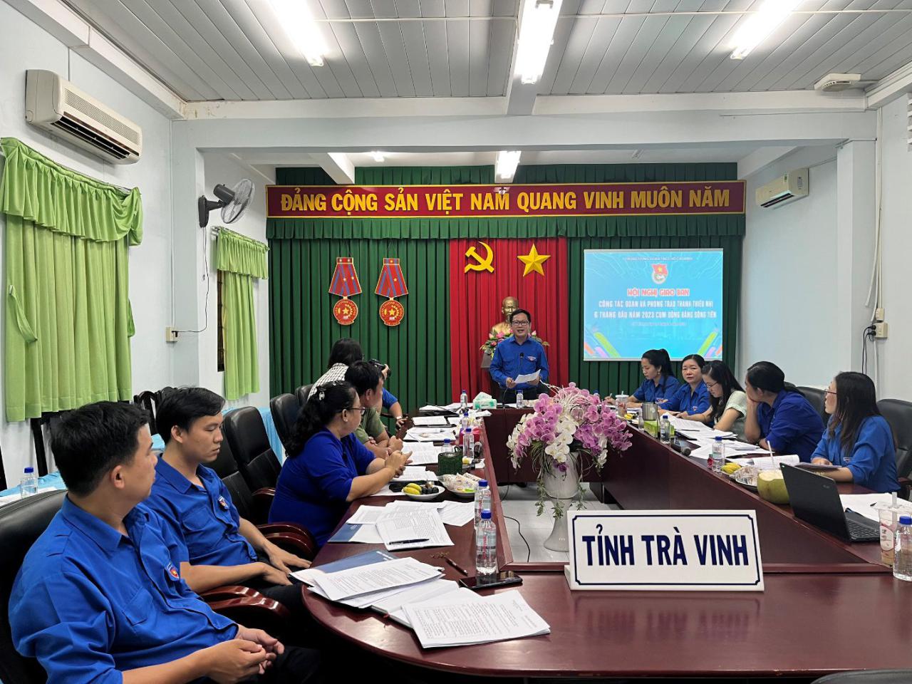 A picture containing text, indoor, person, table

Description automatically generated