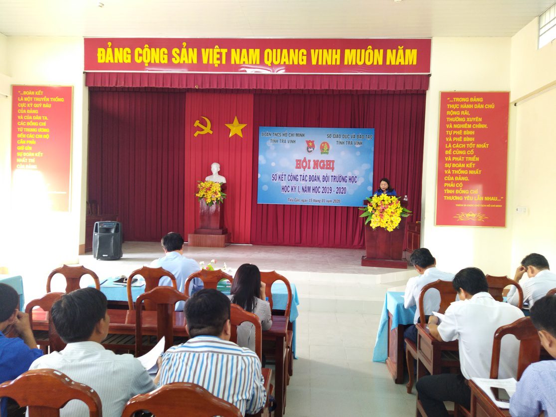 C:\Users\Admin\Desktop\QUANG CANH HOI NGHI.jpg