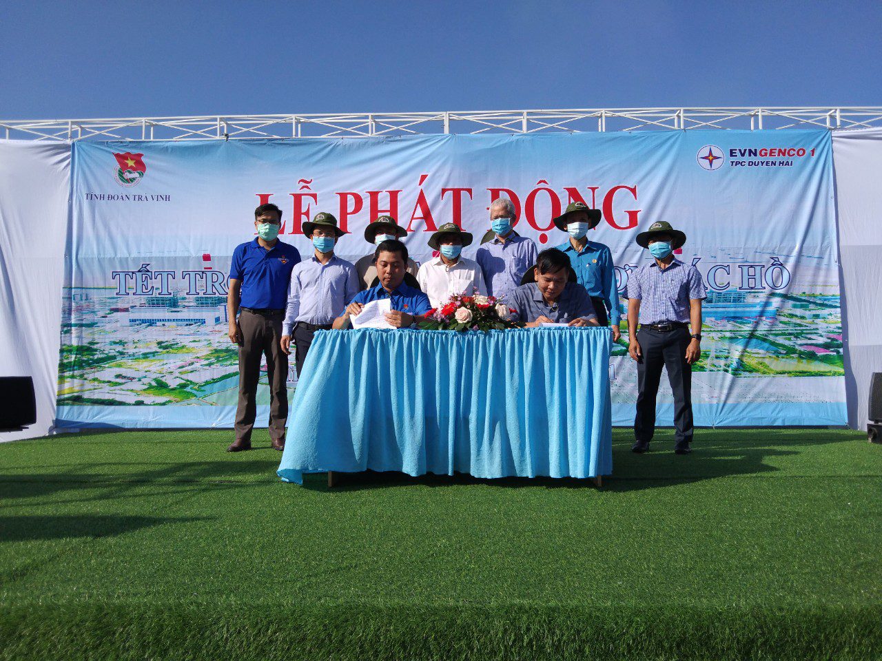 C:\Users\admin\Desktop\Tet trong cay\z2373054437736_0cc2bae2b9f0dcd3663c47d82ec061c1.jpg