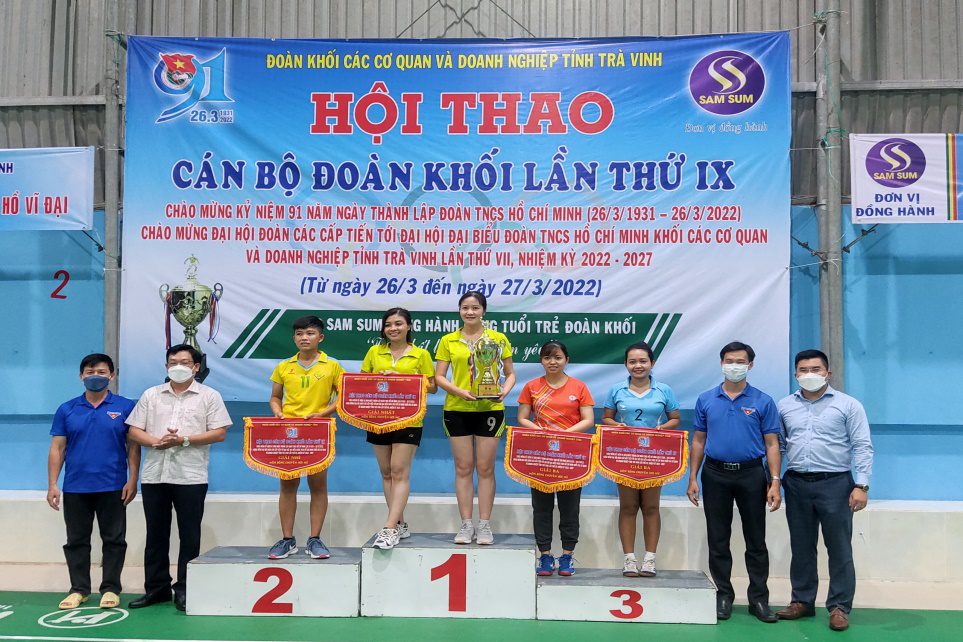 C:\Users\ADMIN\Desktop\Tin chao mung Dai hoi\Hinh anh\Hội thao cán bộ Đoàn.jpg