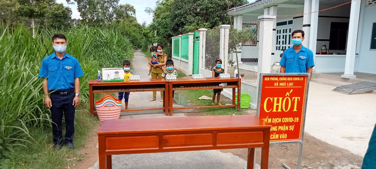 D: LÊ VĨNH LÂM\Năm 2021\Hình ảnh, tin bài\Tặng sữa trẻ em khu vực phong tỏa cách ly\z2644361774879_f8486b643ed6021738cad2291625f70a.jpg