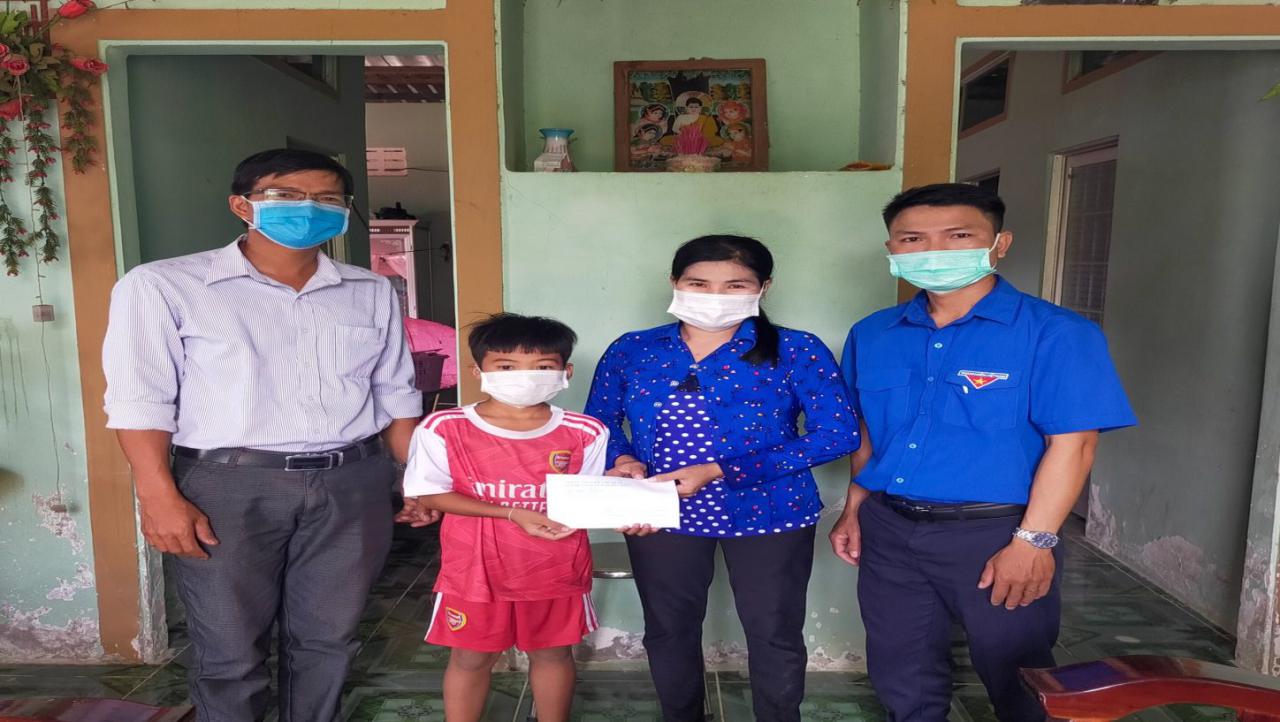 D: LÊ VĨNH LÂM\Năm 2022\Hình ảnh, tin bài\HĐĐ thăm trẻ em mồ côi tết Nhâm Dần\z3143509894526_03f766302c106d0f092bdc3ce930856c.jpg