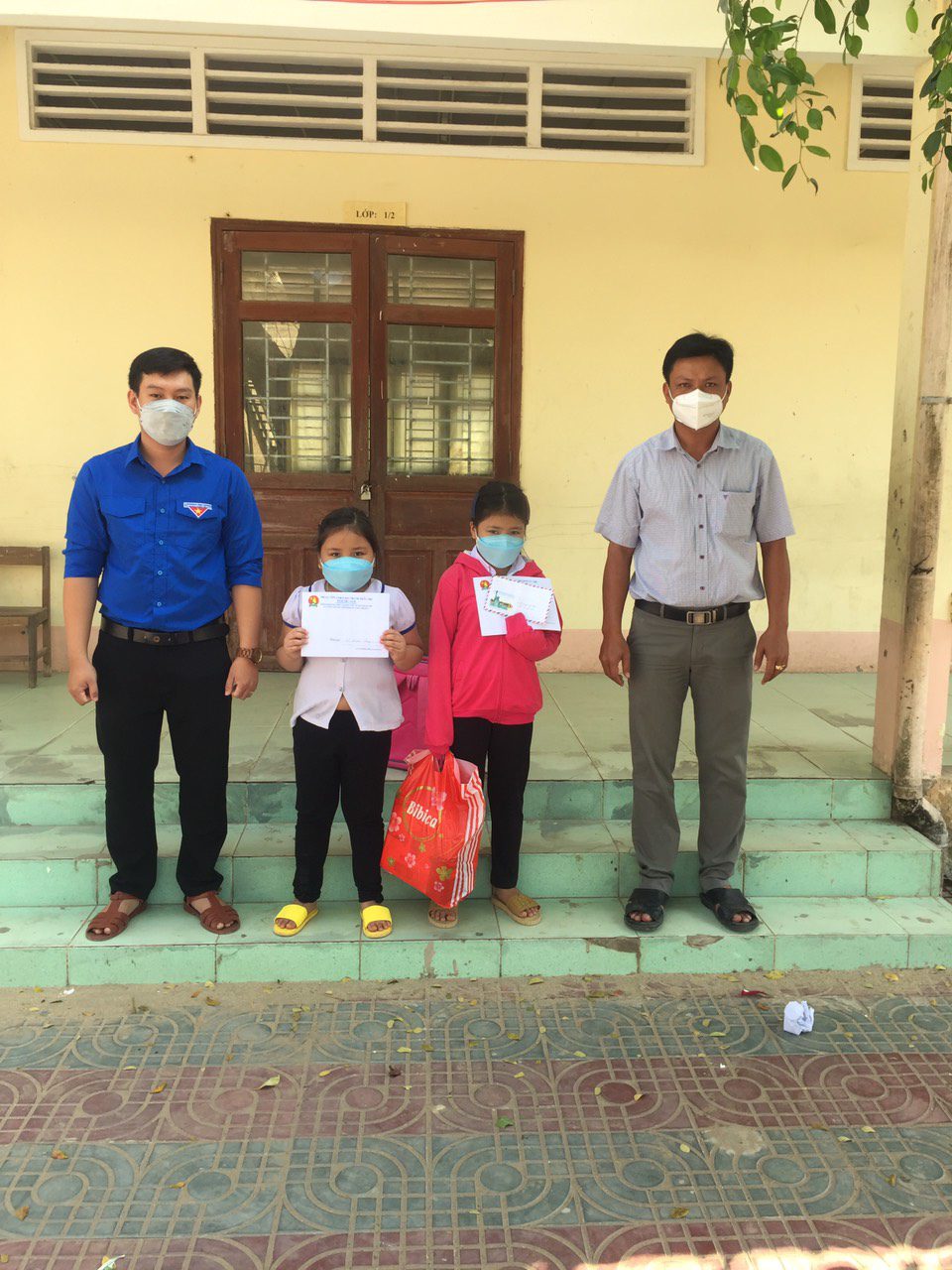 D: LÊ VĨNH LÂM\Năm 2022\Hình ảnh, tin bài\HĐĐ thăm trẻ em mồ côi tết Nhâm Dần\z3127583543714_dc58e43a7c866ea2a239b6cb562f7cfc.jpg