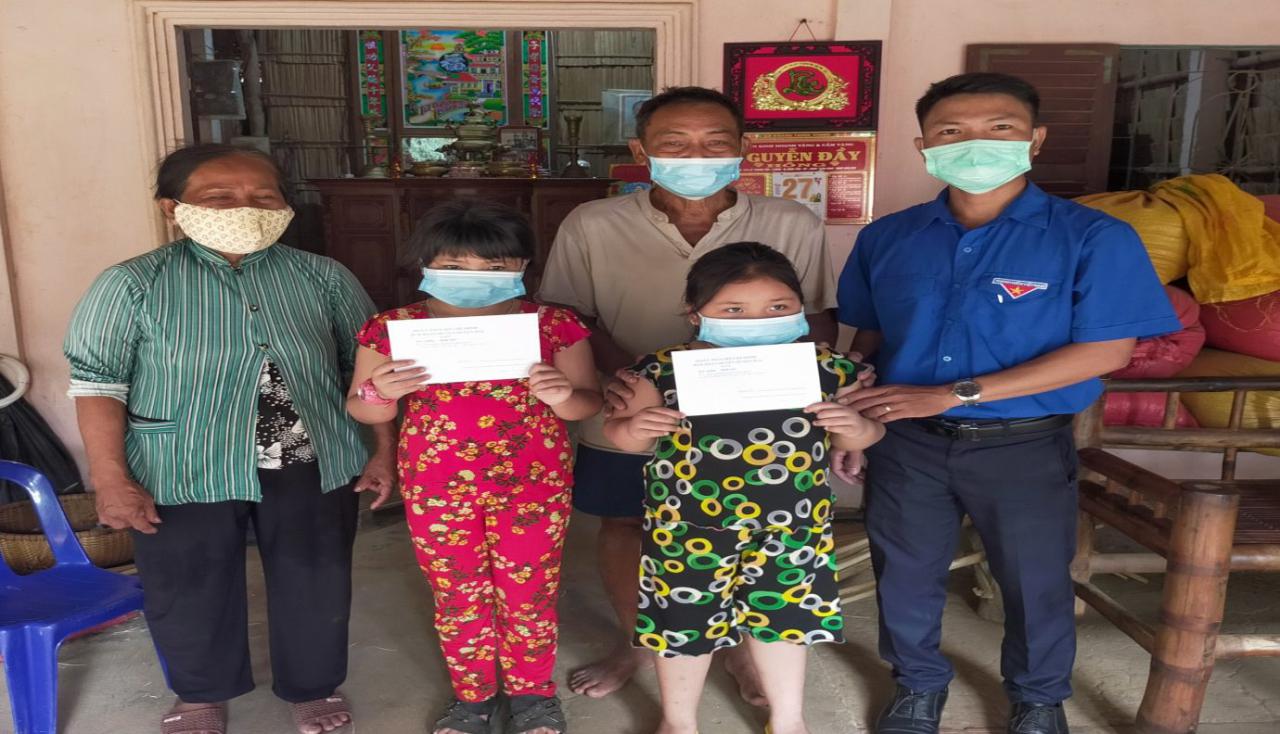 D: LÊ VĨNH LÂM\Năm 2022\Hình ảnh, tin bài\HĐĐ thăm trẻ em mồ côi tết Nhâm Dần\z3143509907017_7f4c09afc83100c1a1ffcd31218c6690.jpg