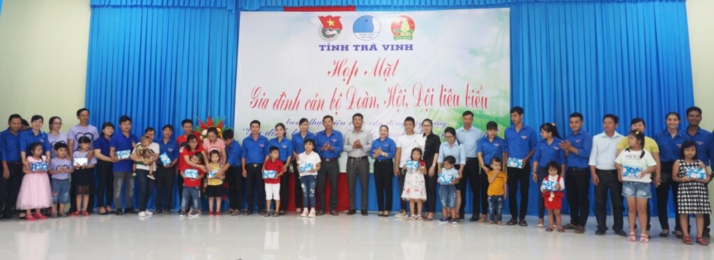 D:\BAN TUYEN GIAO\TIN BAI 2020\t6\hop mat gia dinh.jpg