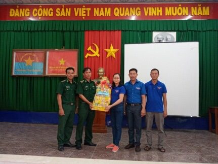 D:\HINH ANH\tham don bien phong\z2072198836897_e87712e1de24f291db4ce9bbdc683b07.jpg