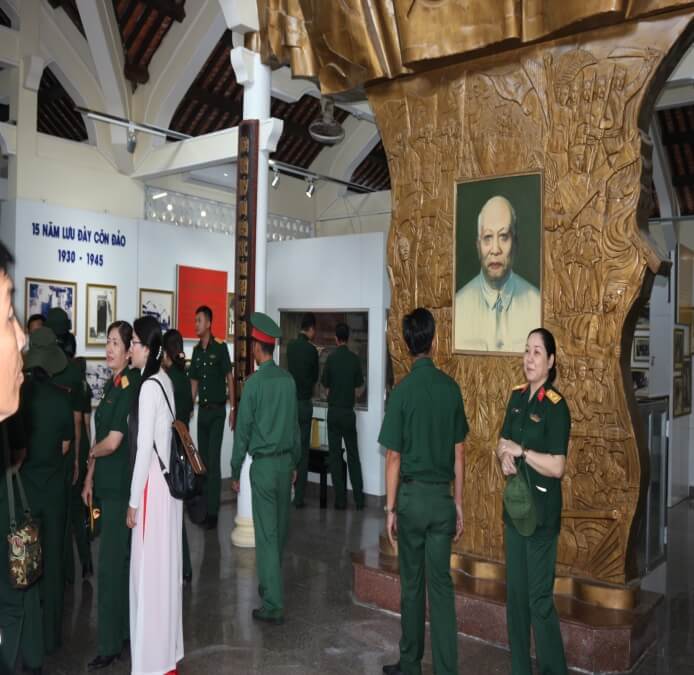 D:\NAM 2019\ANH VA TIN BAI\ANH\anh da minh chung xong\Hinh anh tham quan khu di tich Bac Tôn.JPG