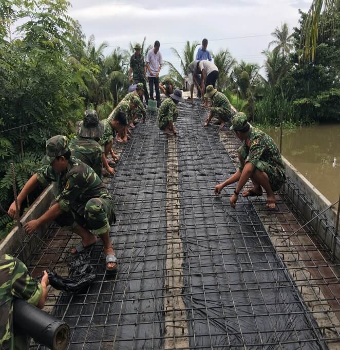 D:\NAM 2020\ANH VA TIN BAI\ANH\TINH NGUYEN 2020\LAM CAU.JPG