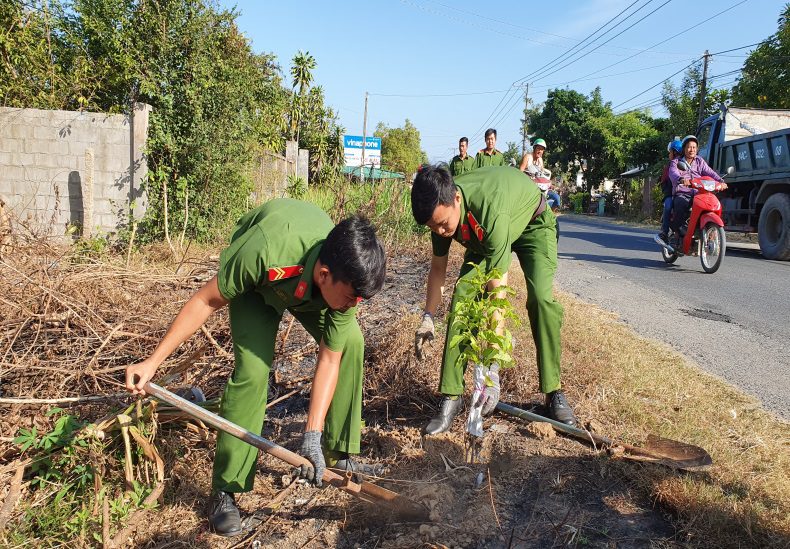 D:\TAI LIEU DOAN\ĐOÀN 2021\VIDEO CLIP, HÌNH ẢNH\ANH GỬI BỘ\Đoàn viên, thanh niên chung tay xây dựng nông thôn mới, đô thị văn minh, thực hiện Ngày chủ nhật xanh tại các huyện, thị xã và thành phố Trà Vinh.jpg