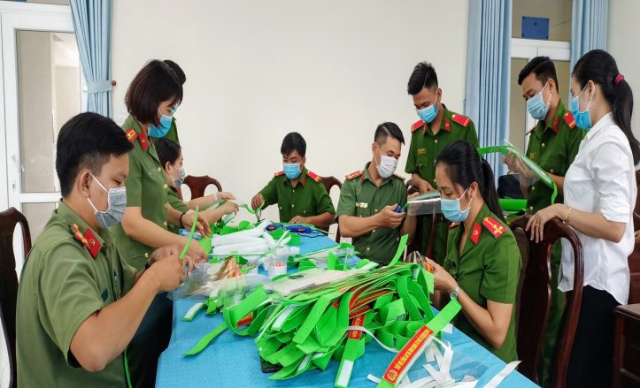 D:\TAI LIEU DOAN\ĐOÀN 2021\VIDEO CLIP, HÌNH ẢNH\Làm mặt nạea09400b05844061d492.jpg