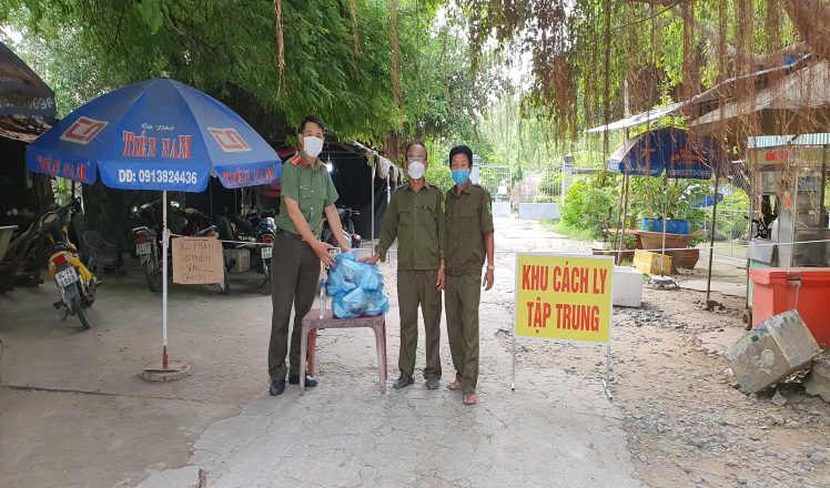 D:\TAI LIEU DOAN\ĐOÀN 2021\VIDEO CLIP, HÌNH ẢNH\TẶNG QUÀ COVID-19210803_163120.jpg