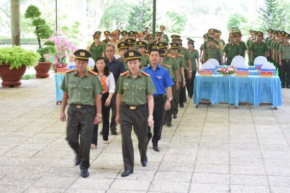 D:\TU LIEU CA NHAN\HOAI THUONG\hinh nam 2020\hinh bao cong\DSC_0101.JPG