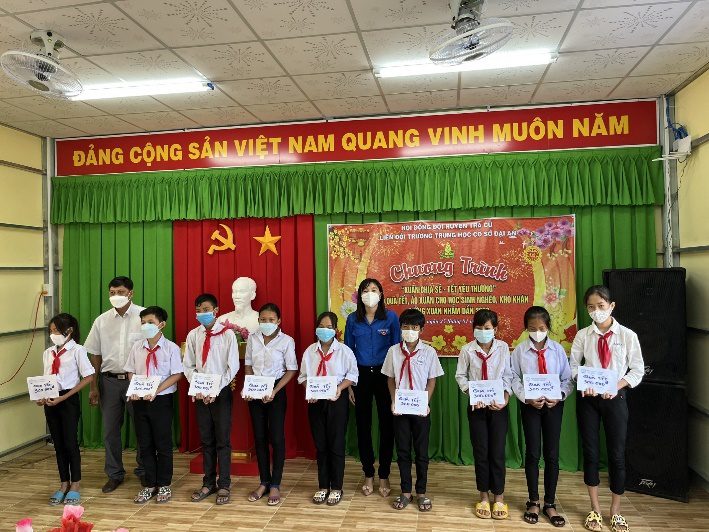 E:\HINH ANH22\xuan chia se - tet yeu thuong 2022\z3136990291214_a42a73565083a84a9c27e44506805eeb.jpg