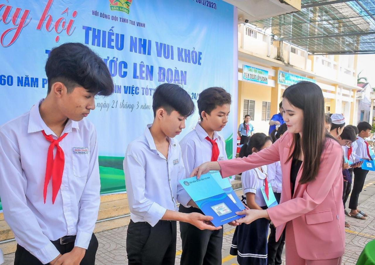 E:\THẢO MY. HỘI ĐỒNG ĐỘI NĂM HỌC 2022 - 2023.1 NGÀY HỘI “Thiếu nhi vui khỏe - Tiến bước lên Đoàn”\ảnh Ngày hội  Thiếu nhi vui khoẻ tiến bước lên đoàn\z4199399010569_29635ca7aa6a41892eb751ad1b8776d9.jpg