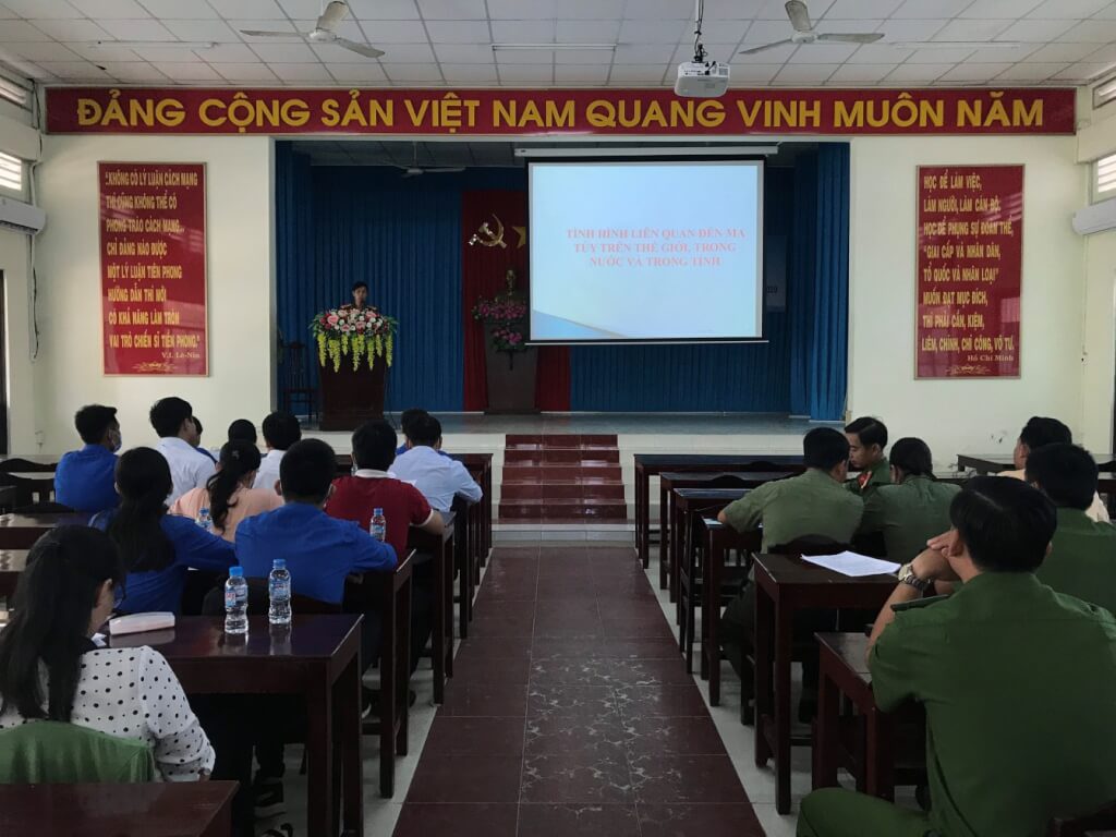 G:2019 - 2020hoi nghi bao cao vienz2052676446117_c8afe23dc51f5e6946688d13dba3a781.jpg