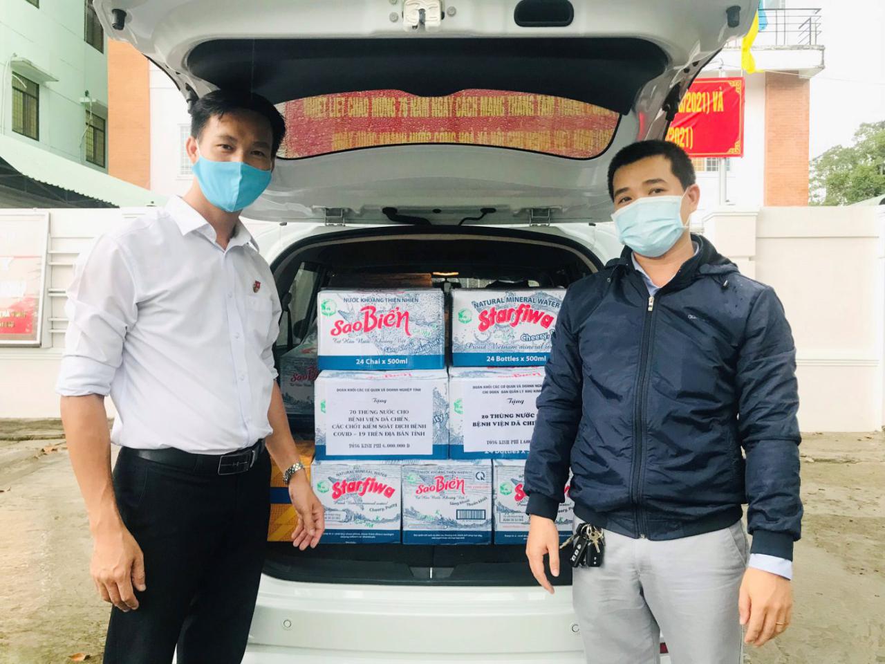 G:\DOAN KHOI CQ\NAM 2021\Thang 7\Dong hanh Covid thung nuoc.jpg