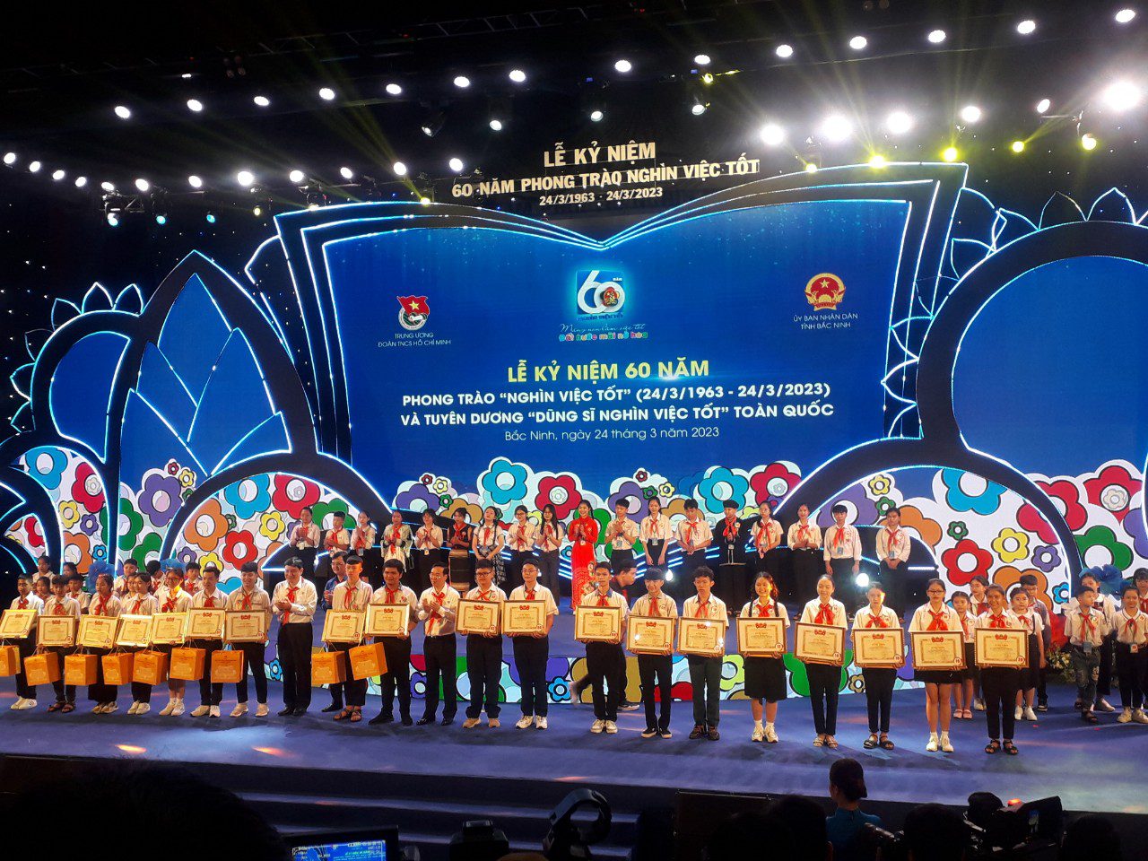 z4211491374182_1364353072f1619c115e87f604d86f20