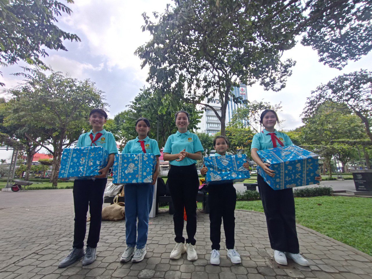 z4246487077825_6f6440413f5283a6c7229ce368ed3f57