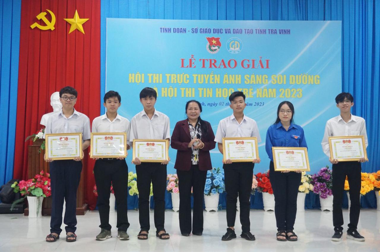 z4398366078617_671b453cb4cda1bc22f204389184083b