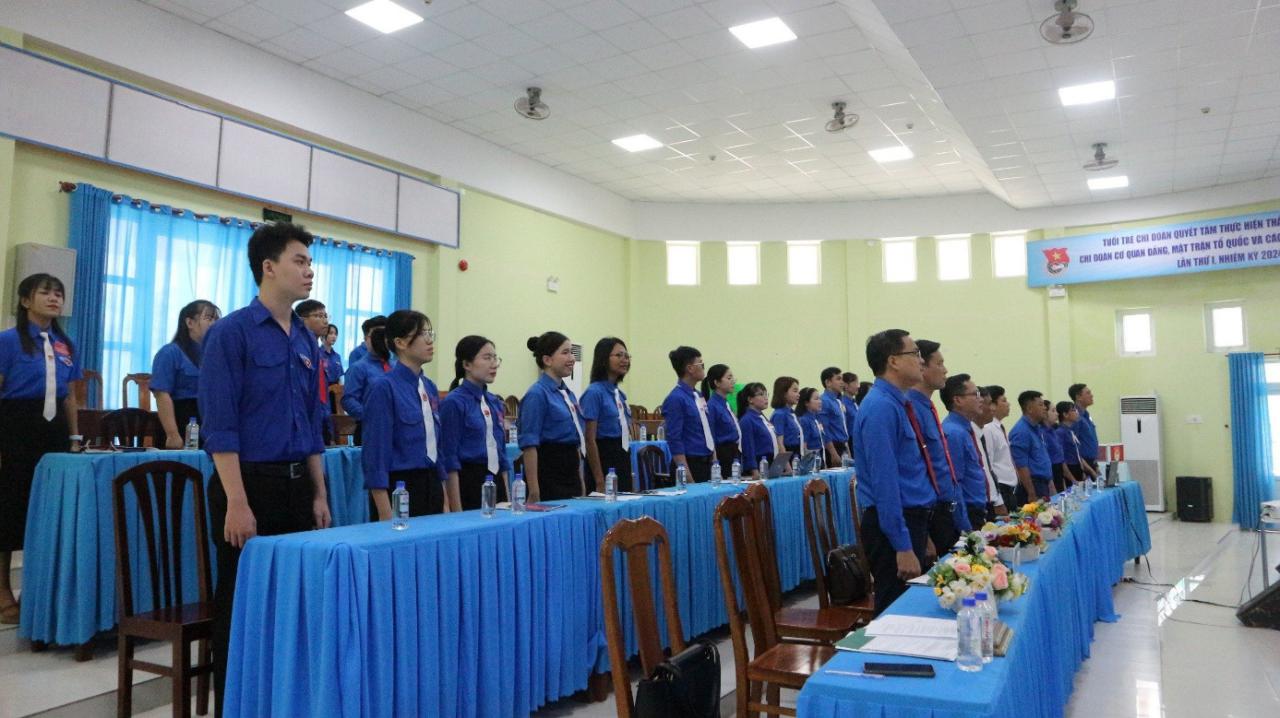 A group of people standing in a row

Description automatically generated