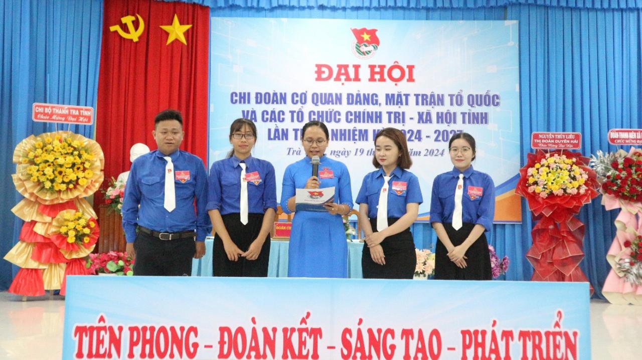 A group of people standing on a stage

Description automatically generated