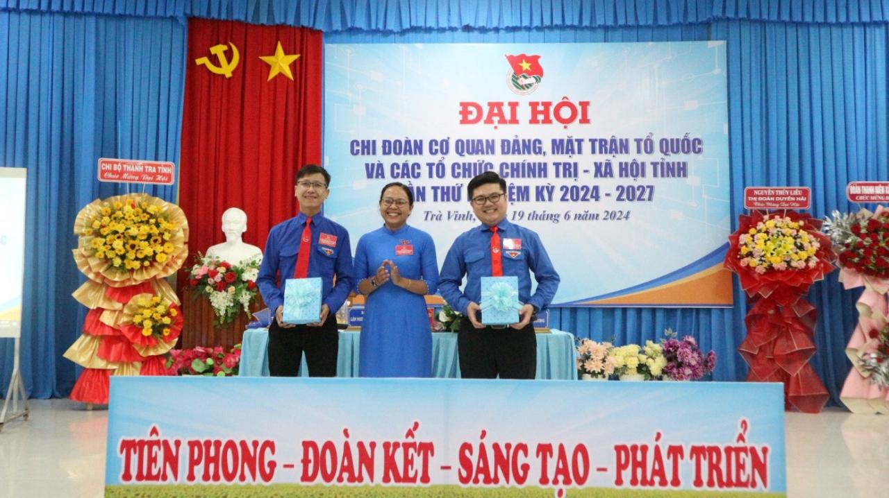 A group of people standing on a stage

Description automatically generated