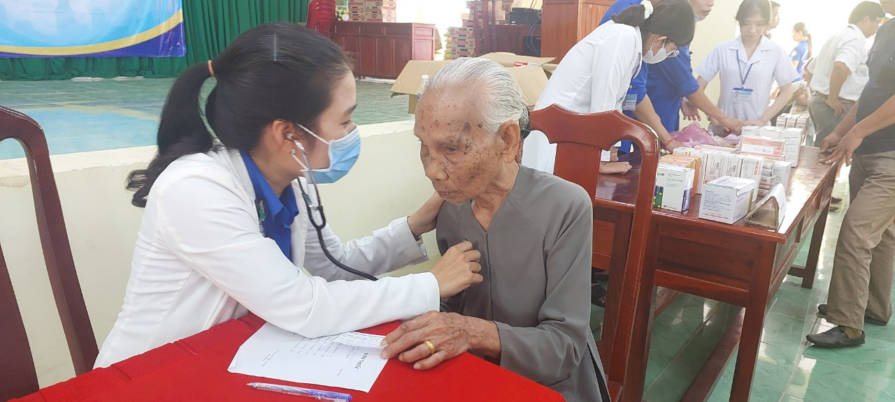 BS kham benh cho nguoi dan