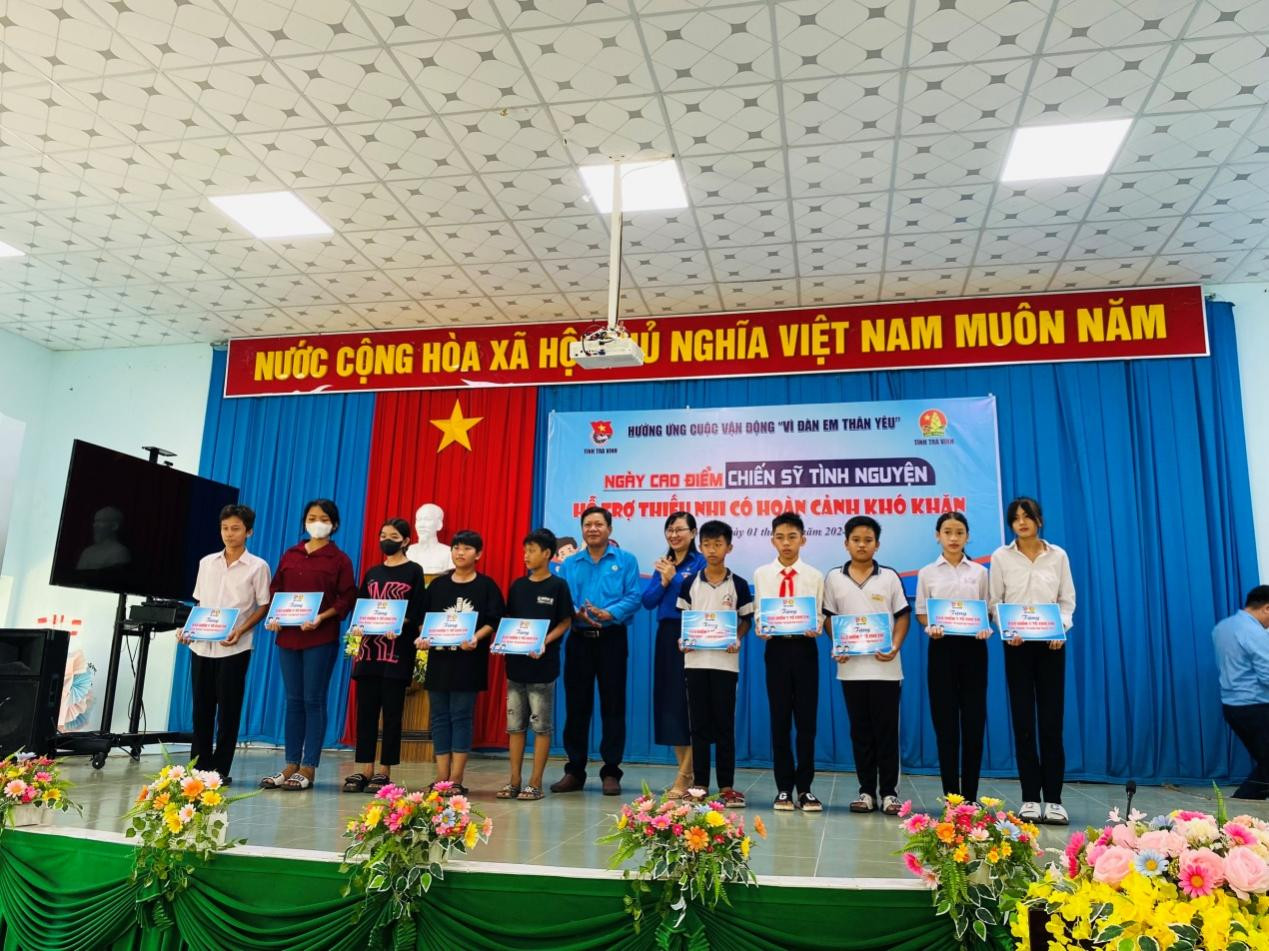 D:. DIỄM KIỀU. Tin - Ảnh\Ngày cao điểm 16\z5512315212513_cdcb17733a38fc1a2c4d42f3c46eba7d.jpg