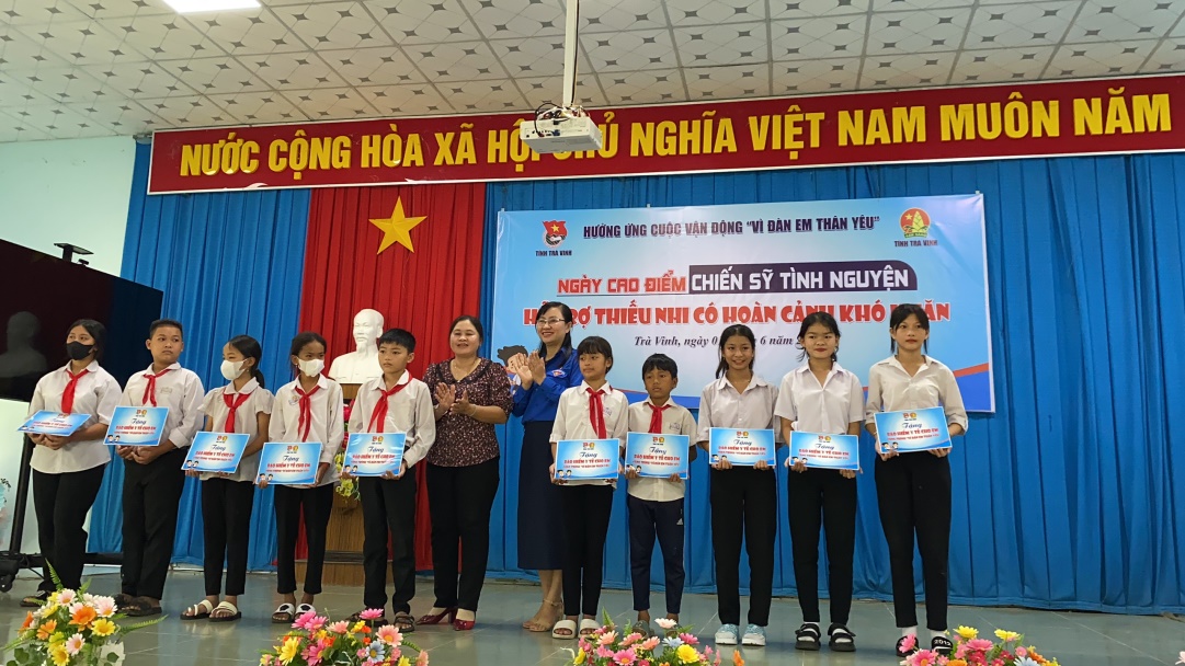 D:. DIỄM KIỀU. Tin - Ảnh\Ngày cao điểm 16\z5512315242891_57f6504650d70608301f3931c3a74fdf.jpg