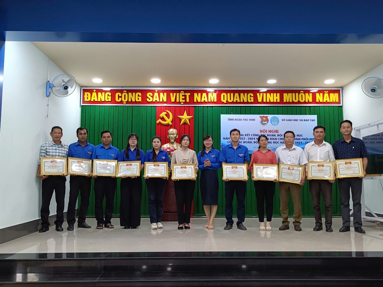 C:\Users\Administrator\Desktop\Ảnh Hội nghị tổng kết 2023-2024\Ảnh tin\05f52651cb276c79353644.jpg